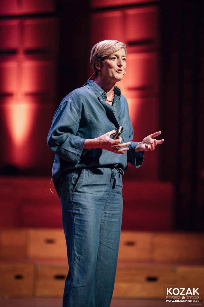 Béatrice de Mahieu delivering a TEDx talk on stage